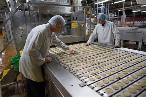 how are pies made in a factory